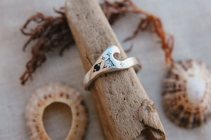 Sparkly Wave Ring - Size 8